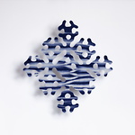 Tecken 2025. Arashi shibori på vävt ylletyg. Foto: Rikard Westman ⓒ My Holmberg