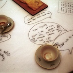 broderad bordsduk / Ett samtal med Ivan Aguéli, Aguélimuseet 2004 © Lotte Nilsson-Välimaa