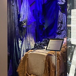 Här vägdes Indigo och Bomull. Hur mycket vägde en kropp i Blått? Installation i Textil kraft!