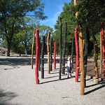  Pelarlabyrinten, Vitabergsparkens lekplats, Stockholm av Maria Sandstig och Rikke Wilms © Maria Sandstig